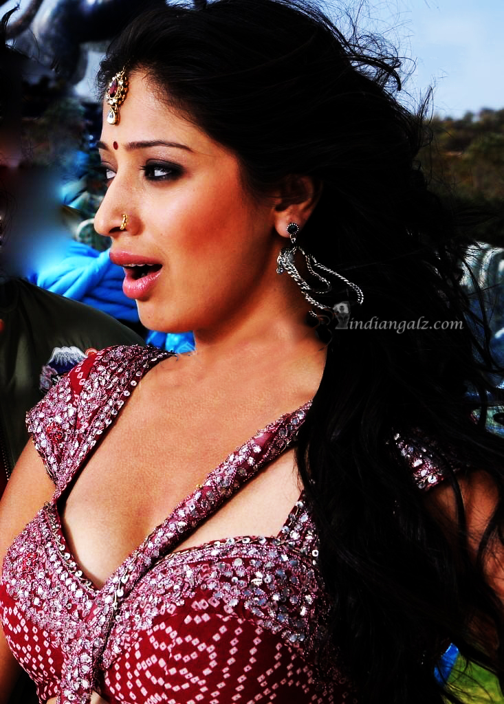Lakshmi Raai – Hot cleavage in Red saree