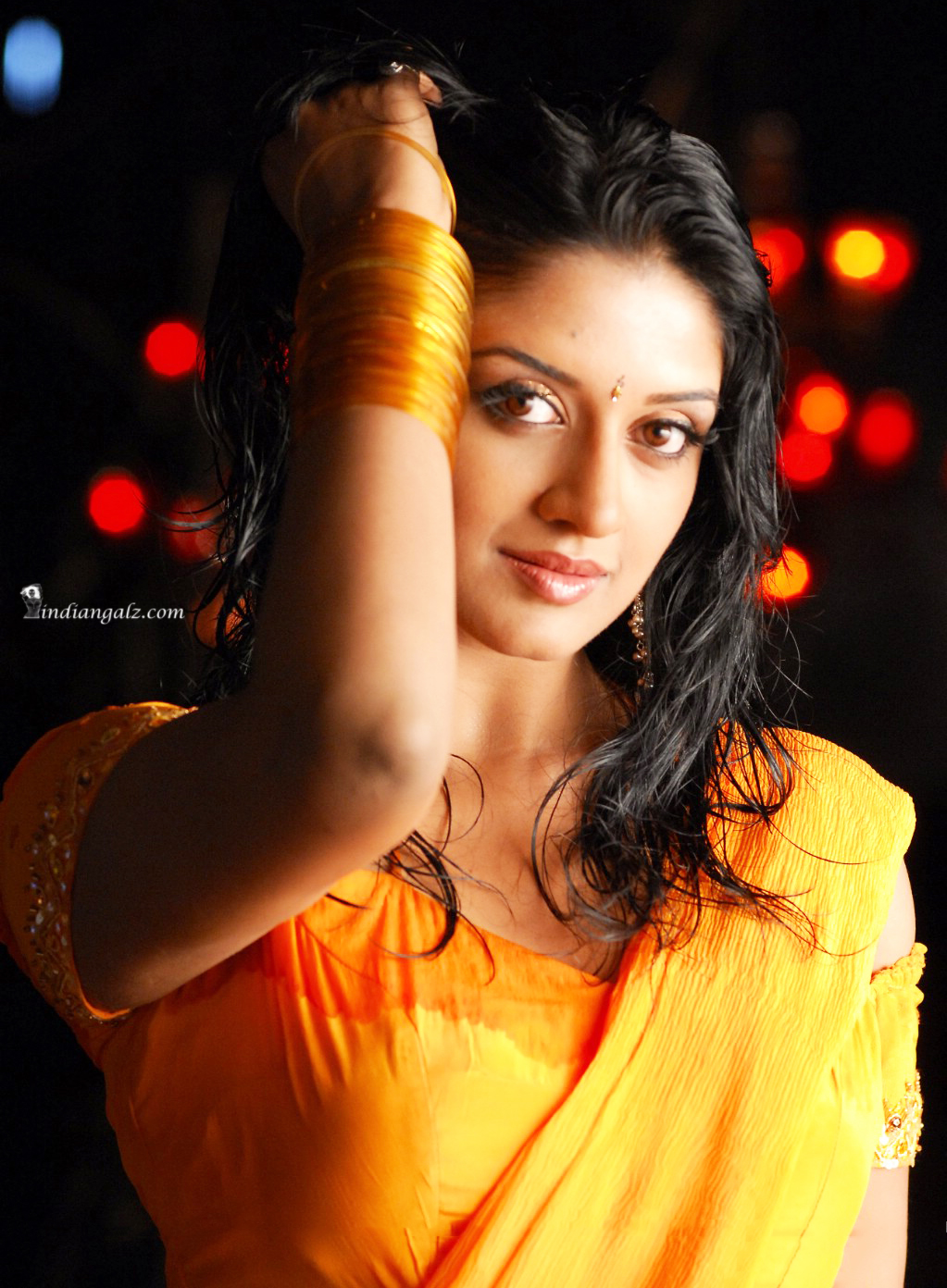 Vimala Raman – Sexy in yellow saree