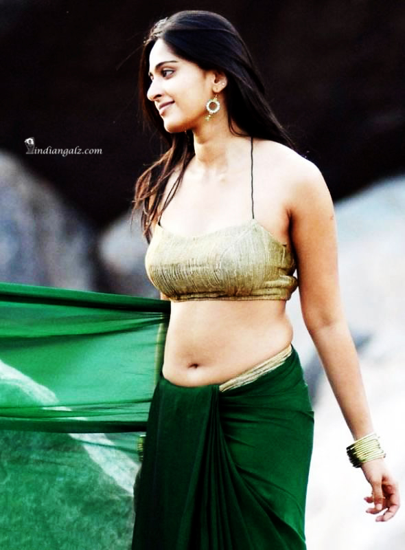 Anushka Shetty – hot hips and navel show in saree