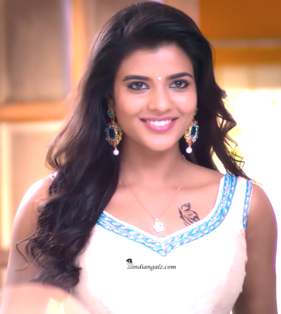 Aishwarya Rajesh – Hot with tattoo in screen caps!