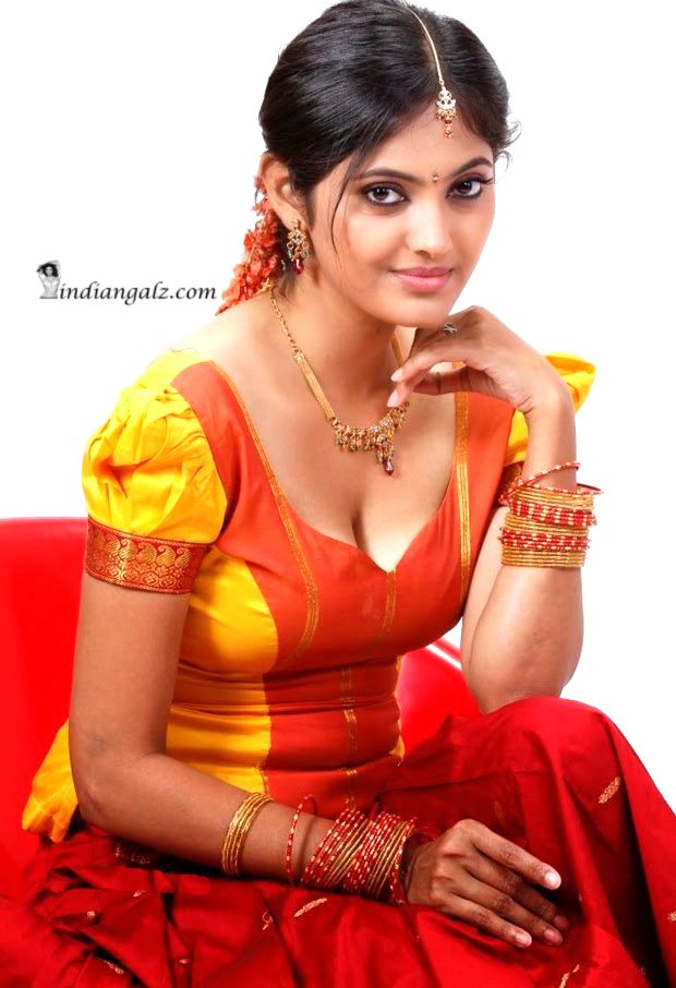 Sampoorna hot in a low neck dress!
