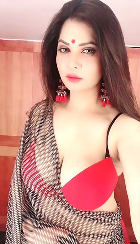 Hot and Curvy in Saree!