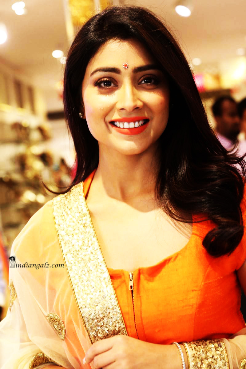 Shriya Saran 23b